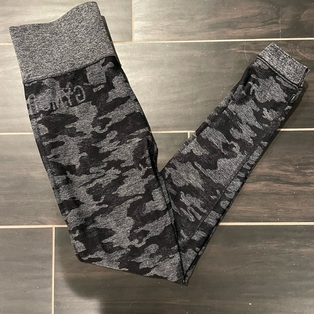 Gym shark camo leggings
